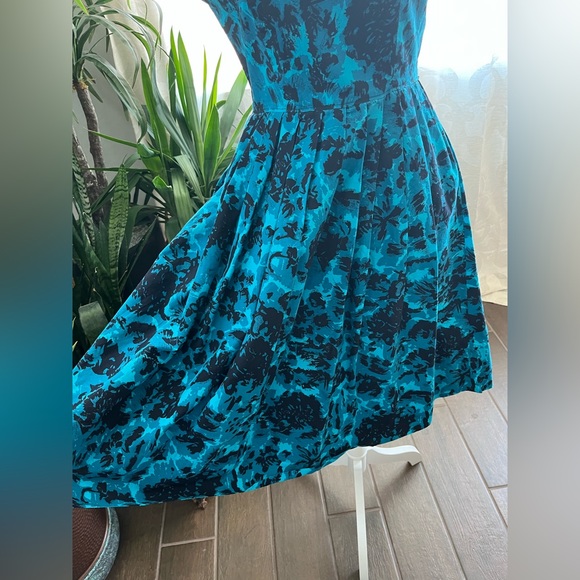 Vintage 1960s handmade black and blue pleated A line dress w/ adjustable sleeves - Picture 14 of 15